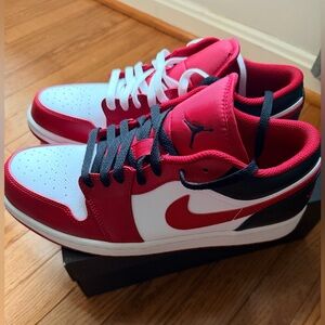 Men’s Jordan 1 low “Bulls” Sneakers